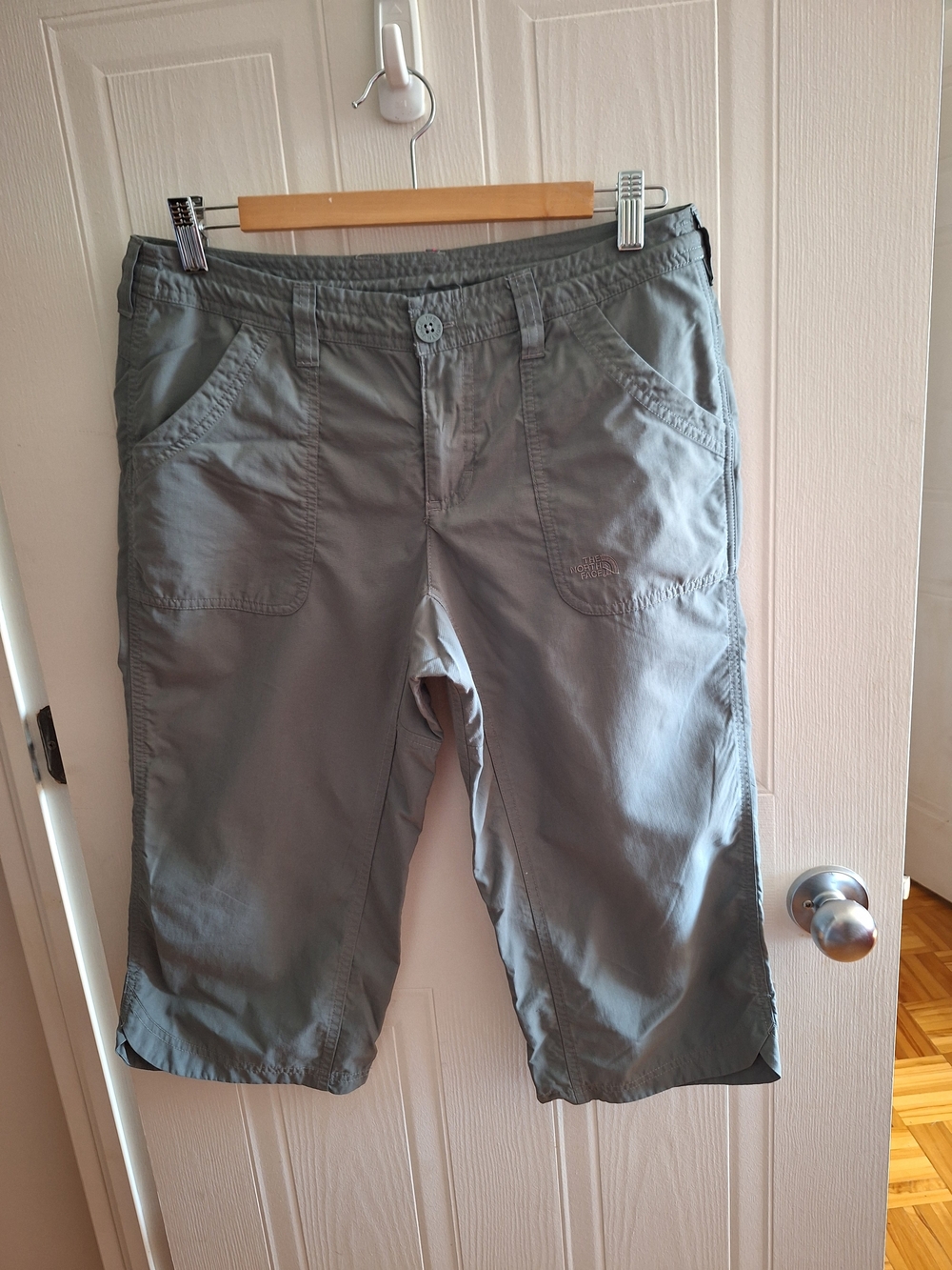 The North Face Women's Cropped Pants in Khaki Green